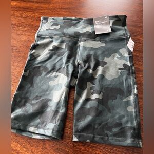 New GapFit green camp high rise bike short XS compression